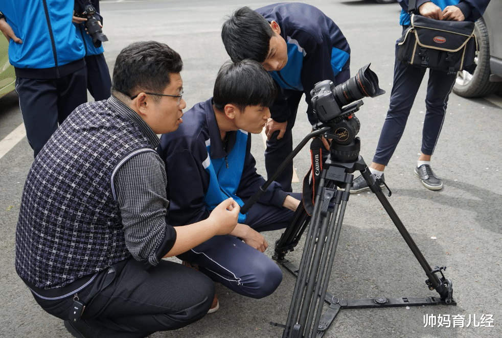 大学生|“烧钱”的4个大学专业,普通家庭退避三舍,毕业后却是香饽饽