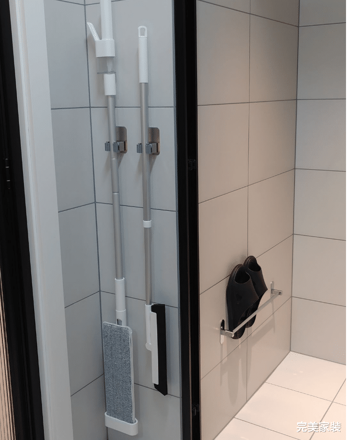 80平的新房子,单身业主利用高级灰+胡桃木,构建简约单身公寓