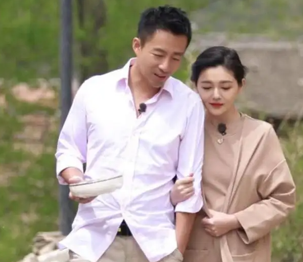 张兰|近日，富婆张兰终于在直播中透露了汪小菲离婚的真正原因！