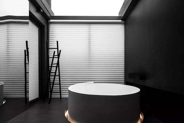 320㎡现代极简,黑与白的纯粹设计,简洁明亮、时尚大方