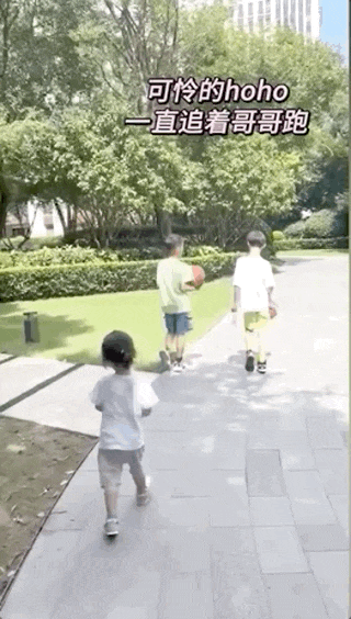 应采儿|应采儿晒二胎儿子学说上海话，HoHo笑容好暖，和Jasper一模一样