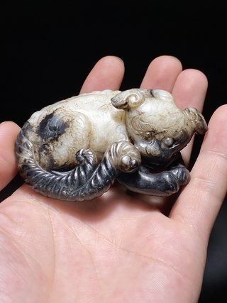 和田玉籽料|元 和田玉籽料 脂白玉 黑漆 独角兽 瑞兽 摆件 纸镇 把件