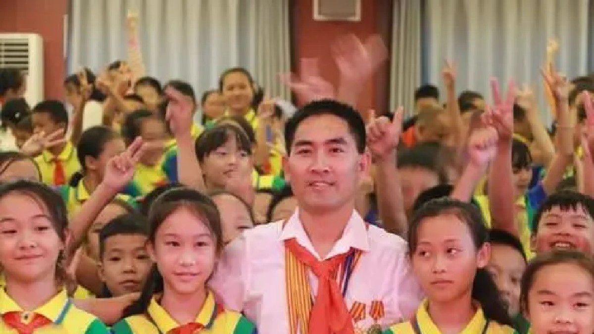 刘秀祥|2009年，刘秀祥千里背“疯娘”上大学，如今他的工作令人自豪