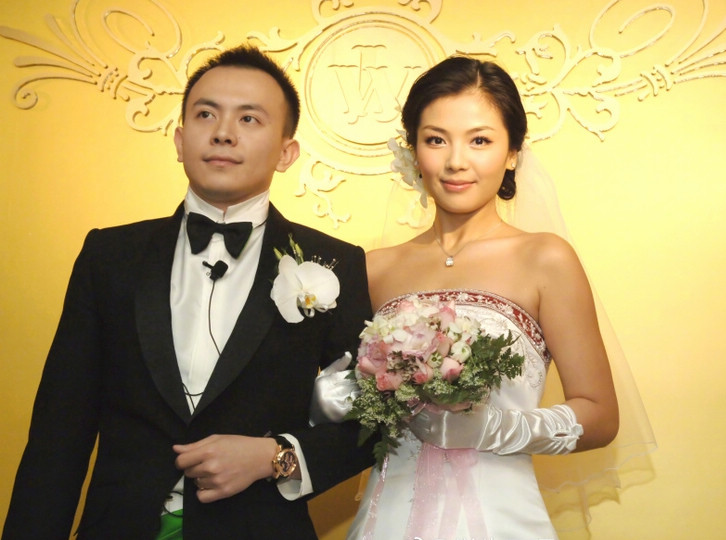 邓文迪|王珂被曝炒币巨亏3.5亿导致离婚，刘涛发长文否认：我们珍惜彼此