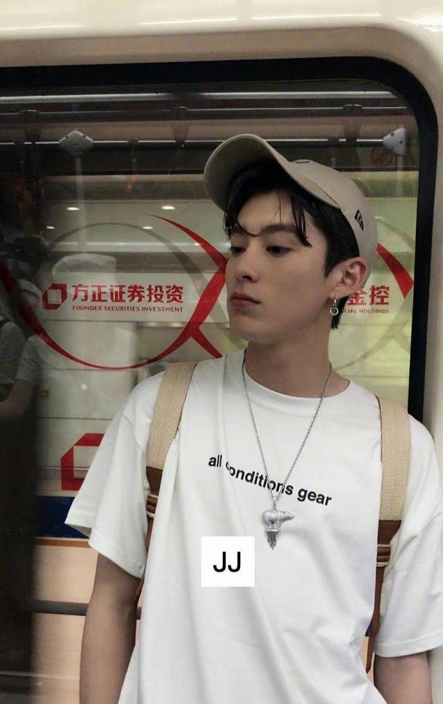 王鹤棣7天涨粉破百万!素人时期地铁照都被扒!站姿超圈饭!