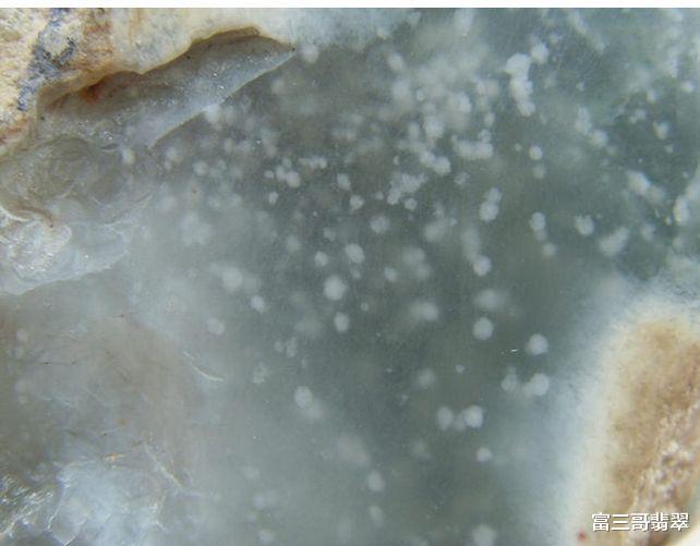 翡翠|翡翠戴久了,它里面的棉会化开?这种说法靠谱吗?