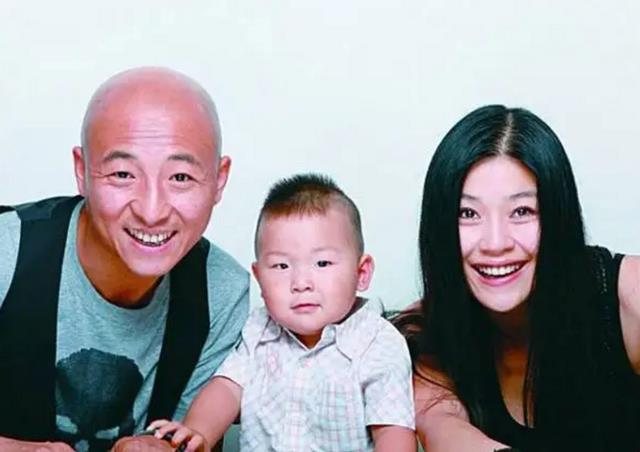 周晓鸥|周晓鸥：与前妻离婚后以亲人相称，共同抚养儿子，53岁还单身