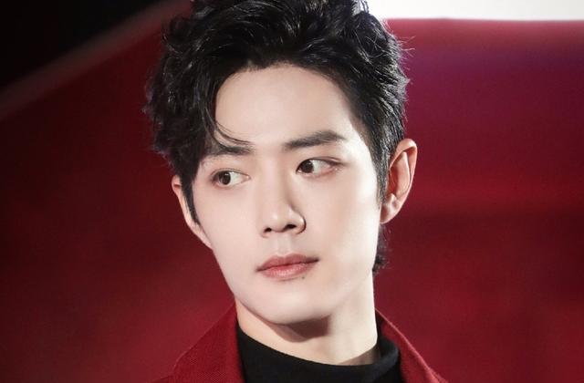 肖战|直播主持人分享和肖战见面感受，称肖战帅出新高度，太会夸人