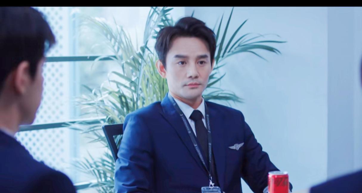 谭松韵|《向风而行》网友吐槽谭松韵撑不起人设，小身材、娃娃脸更像学生