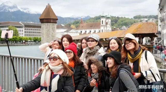 |大量瑞士女孩涌入中国，表面是来旅行，实际每次都带走大量假发！