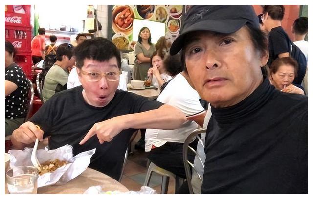 疯狂|突然明白美女明星出门为啥要专人保护,真有人会做出奇葩的事情来