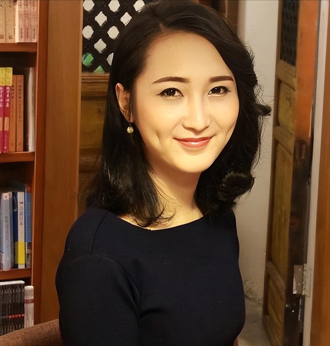 刘婷|17年前，背母上大学的刘霆，29岁时变性成女人，如今过得怎么样了