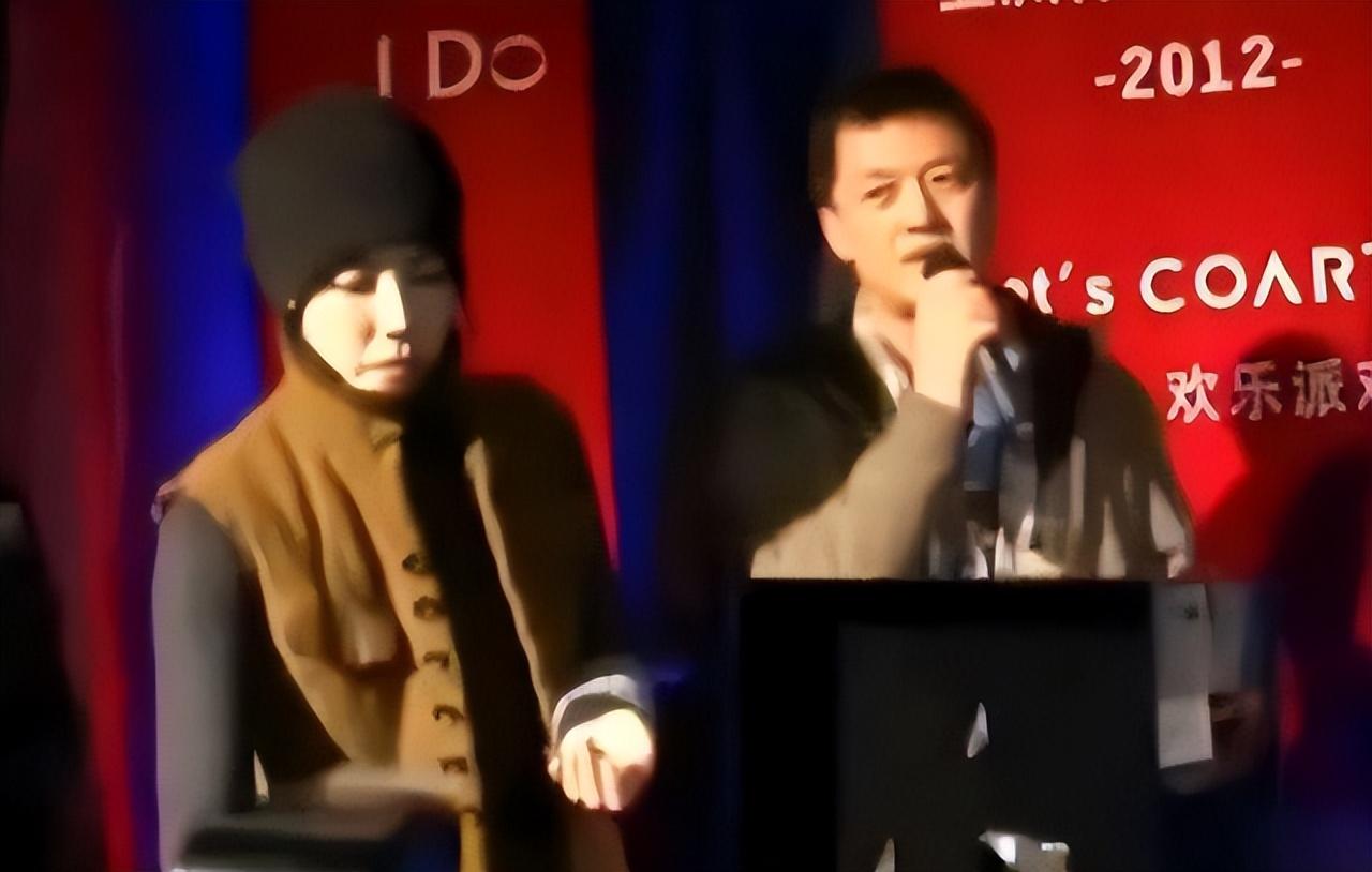 王菲|53岁王菲,与谢霆锋,感情生变?深夜聚餐后捂嘴哭泣,朋友在一旁搀扶