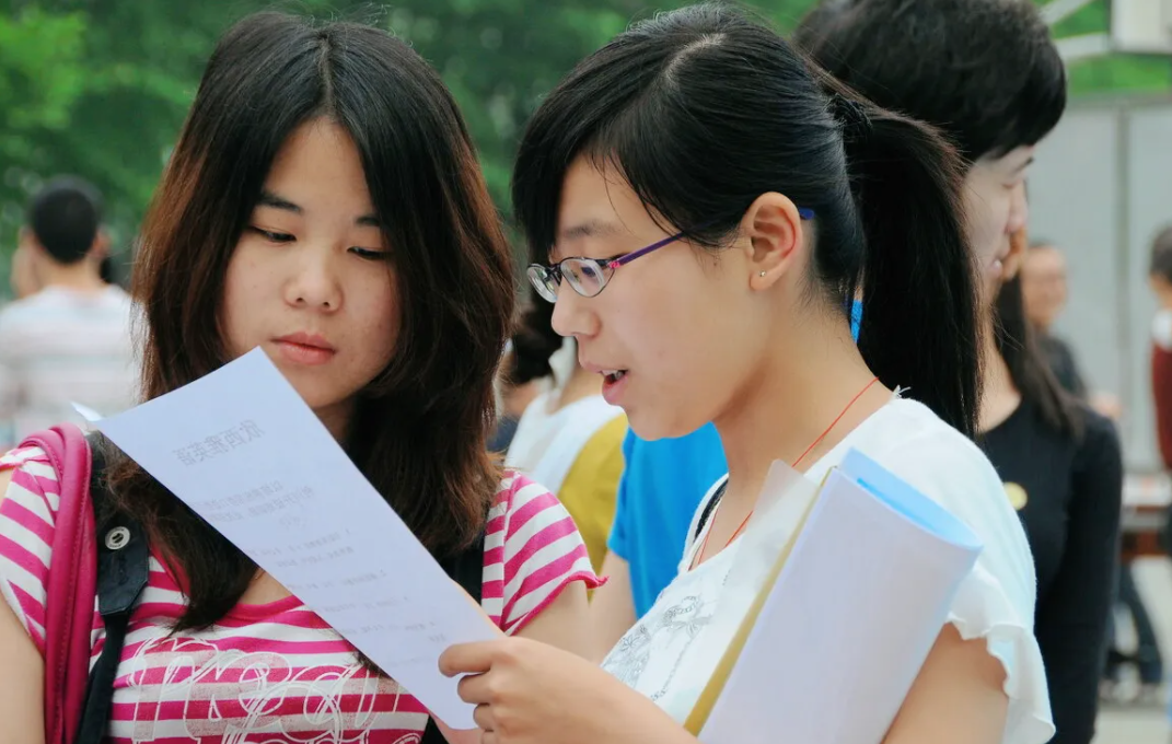 |女大学生从设计院辞职后,选择的工作令人不解,本人称只是过渡