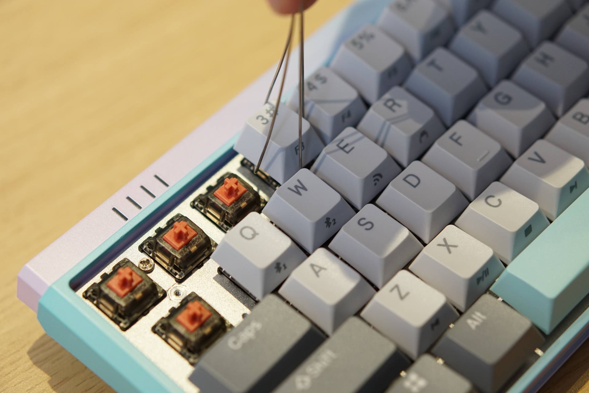 移动互联网|三模热插拔,小白的第一把客制化——杜伽K330W PLUS无线机械键盘