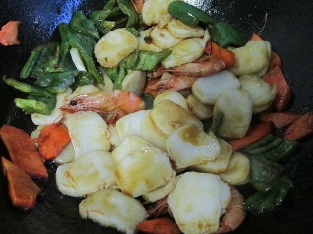 年糕不是过年才吃，用普普通通的食材炒出了好吃的家常年糕