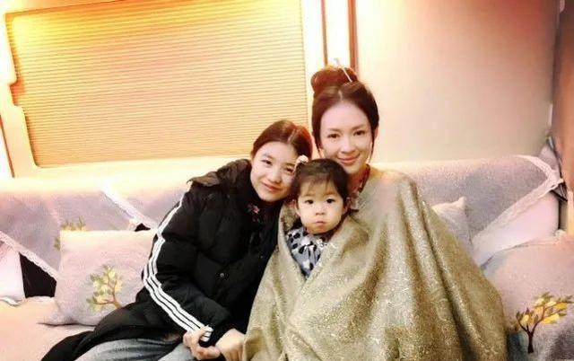 章子怡|41岁章子怡演15岁少女太违和，双眼无神满脸疲惫，毫无少女感