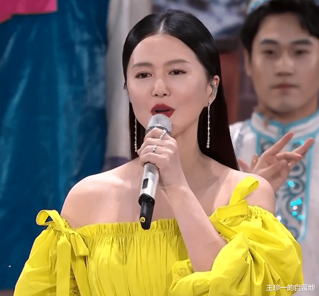 春晚|春晚女星谁的战袍最惊艳？马凡舒优雅，李宇春性感，赵丽颖甜美