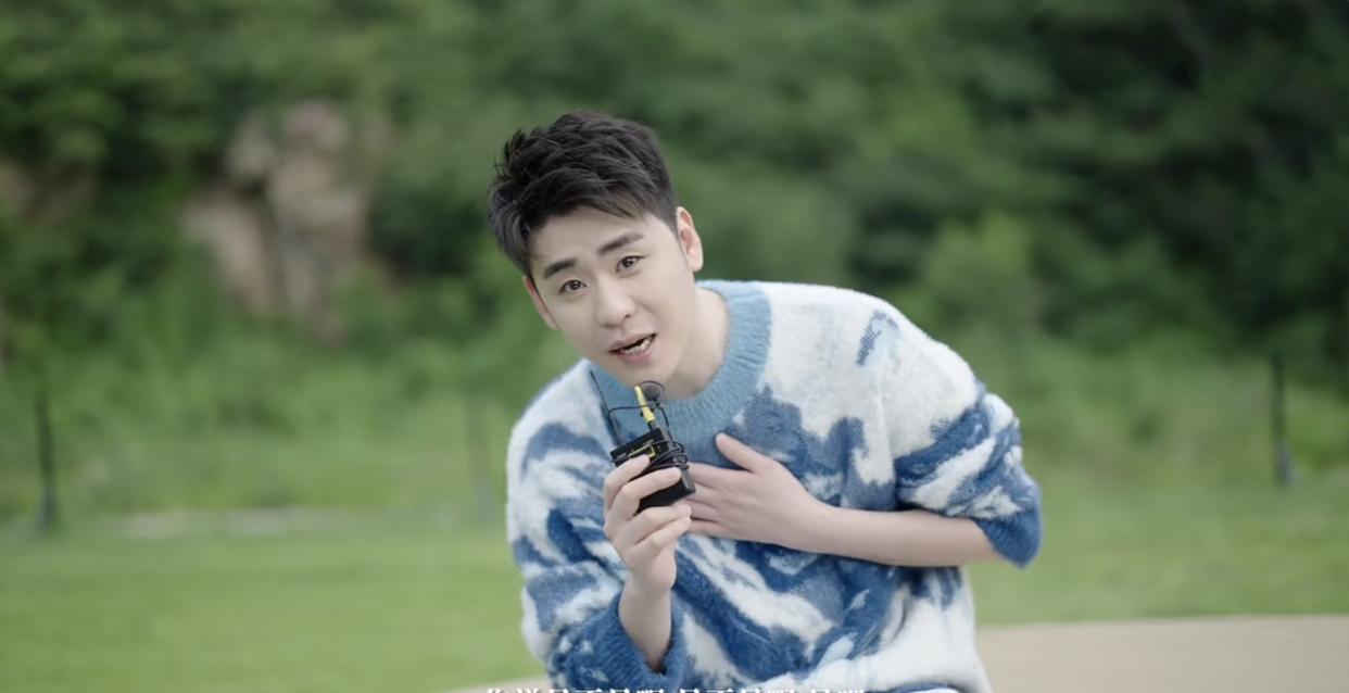 张云雷|德云社张云雷凌晨发文，晒彩排现场照，却被台下孤独的自行车抢镜