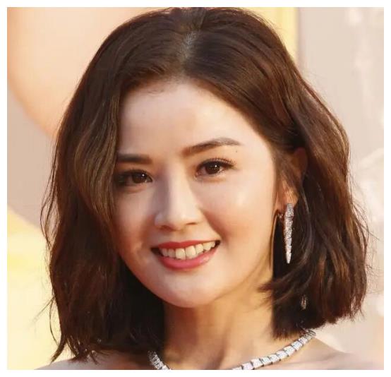 tes战队 39岁蔡卓妍“开挂”式长开，发福后不显臃肿，高调挑战透视裙，却美出新高度