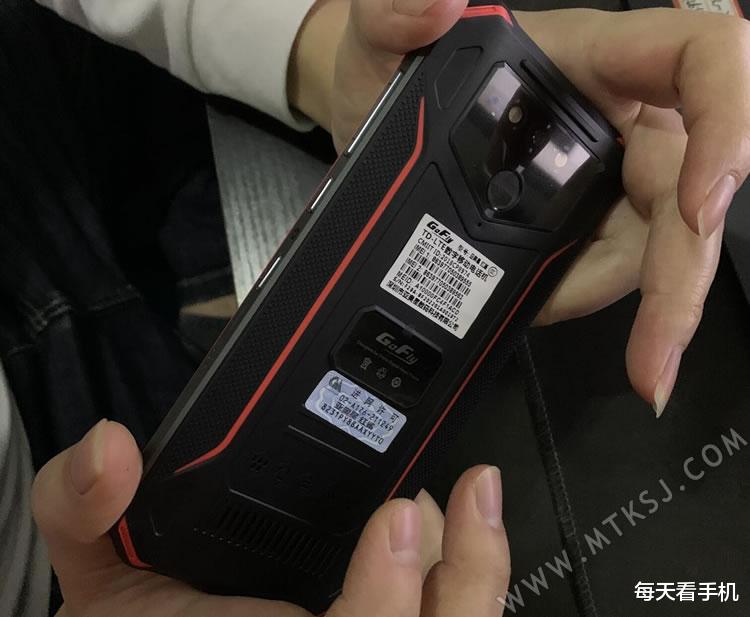NFC|名字真讲究，红鲨手机现身网络，支持防水防尘防摔和NFC，定位千元市场
