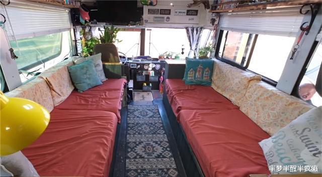 房车|一家四口低价买下废弃公交车，挤在26㎡面积中，一住就是4年
