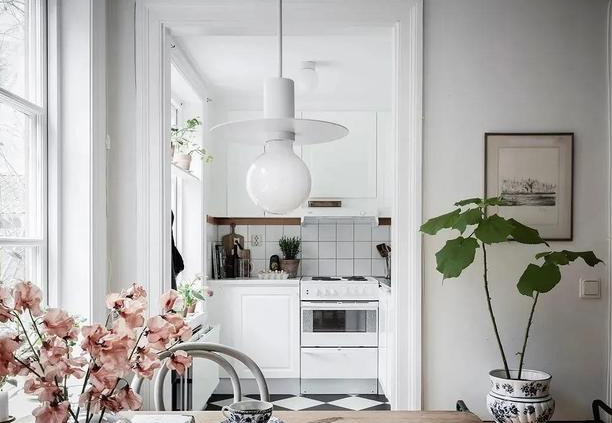 这个50㎡小户真「壕」,衣帽间和独立厨房一样不差,看完很羡慕!