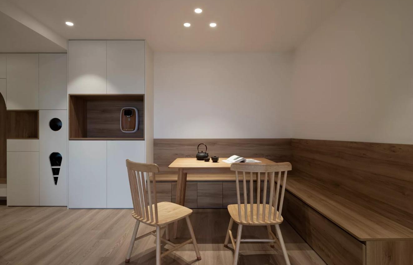 日子过久了，才知道收纳越多越好，看她90㎡家，处处都是柜子