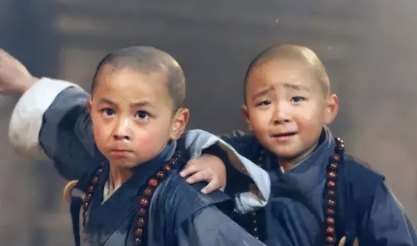 释小龙|释小龙打高尔夫全程雪茄不离手好有钱,网友:还好当初没有娶何洁