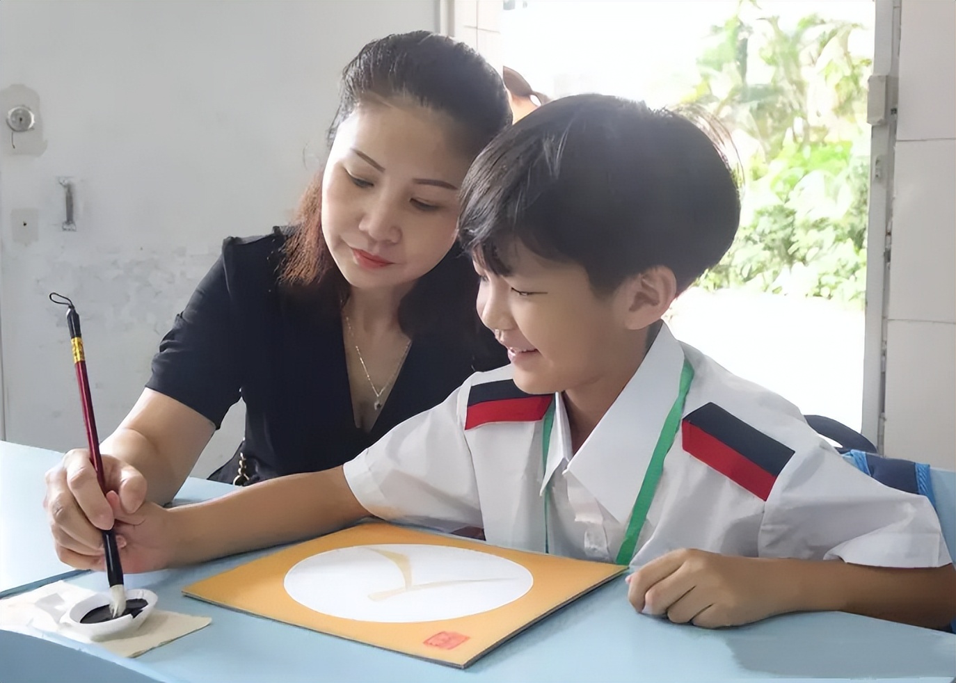 “鲁医生”后继有人?俩孩子在学校打架,妈妈登门道歉反被殴打
