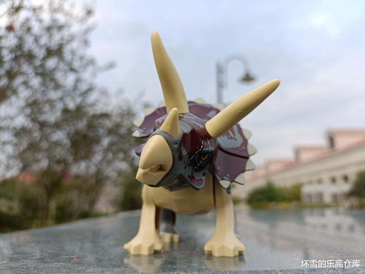 三角龙?大鼻角龙?试玩乐高侏罗纪76950诱捕三角龙