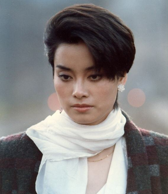 毛阿敏|毛阿敏丈夫去世,为何260亿遗产全都留给外人,没给妻儿一分?