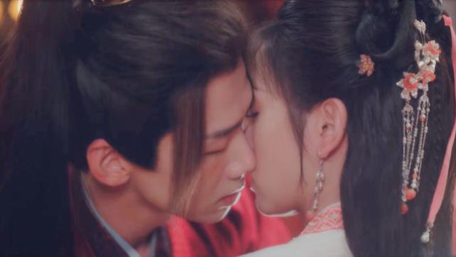 田曦薇|《卿卿日常》这一设定，让我想起了赵露思主演的一部古装轻喜剧