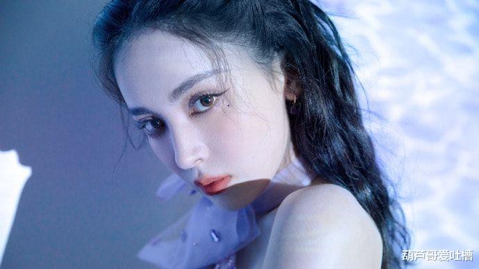 古力娜扎|娜扎拍摄性感紫色写真，胸前蝴蝶结吸睛