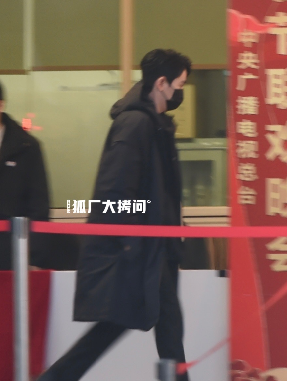 毛晓彤|春晚联排明星路透，赵丽颖甜美，毛晓彤酷似哪吒，韩红撞脸刘欢