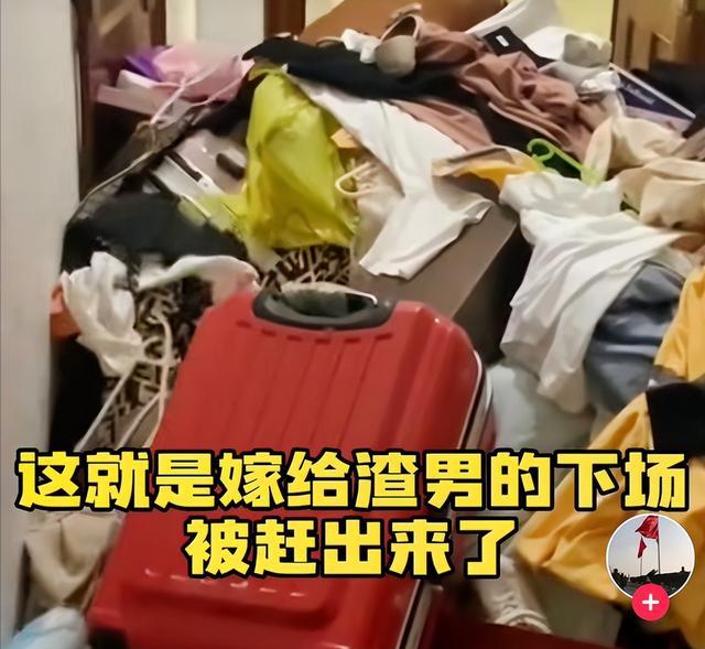 安徽一女子被老公赶出家门,衣服堆积如山,网友:一般人可养不起