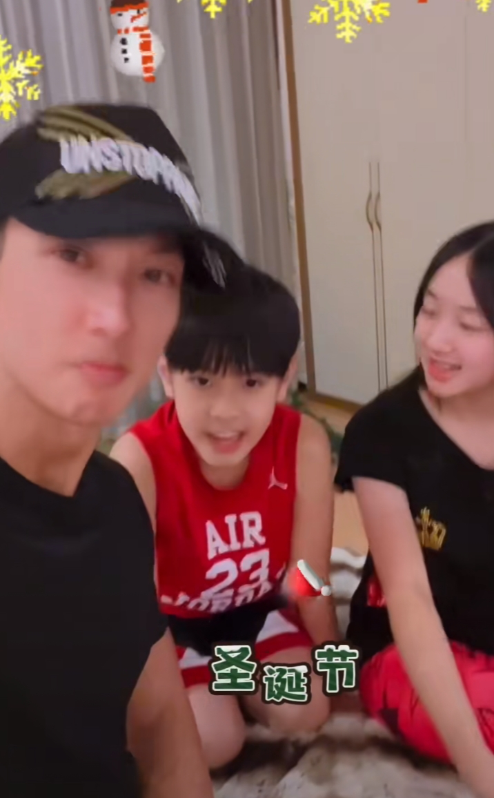 圣诞节|陈妍希晒圣诞节合影，杨丞琳陈乔恩周笔畅惊喜出镜，画面温馨可爱