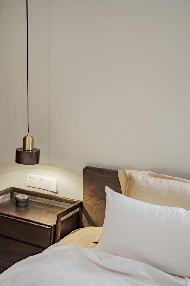 南京90后夫妻的90㎡婚房,打造佛系中式风情,水泥灰做渲染很大气