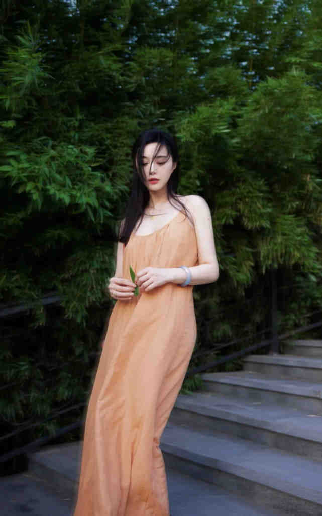 范冰冰|范冰冰生日照群星荟萃，梅婷乐珈彤现身为其庆生，绯闻男友也来了