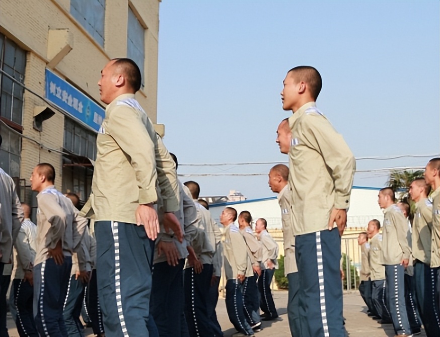 死刑犯在枪毙时,犯人的心里在想什么?能面对家人吗?
