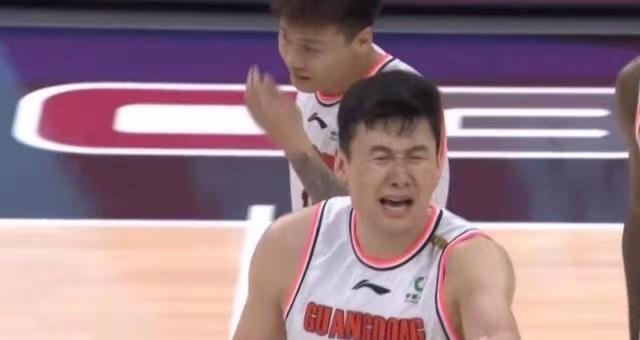 易建联|辽粤大战第三场比赛后，球迷透露，这三人要退役了，易建联在列
