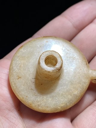 和田玉籽料|汉 和田玉籽料 白玉受沁 鸟纹 玉灯 灯盏