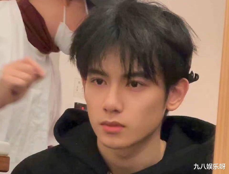 姐姐|回应看出更多信号，易烊千玺主动放弃入职，胡先煦晒出大量证据