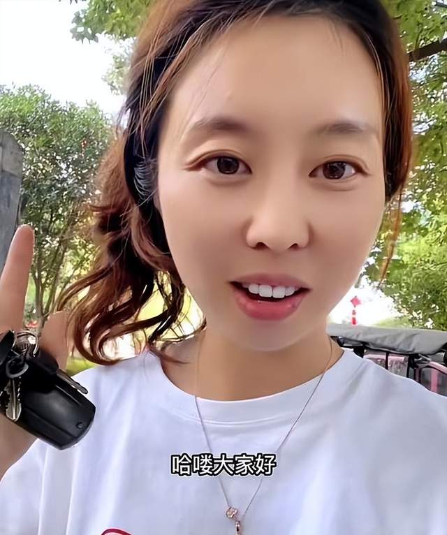 曹骏|躺平直播？熊磊罕见改直播风格与大家闲聊，儿子楷楷出镜好可爱