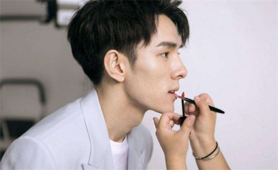 带货 真正的带货一哥 李佳琪力荐的10款优秀护肤品 年底让自己快速变美