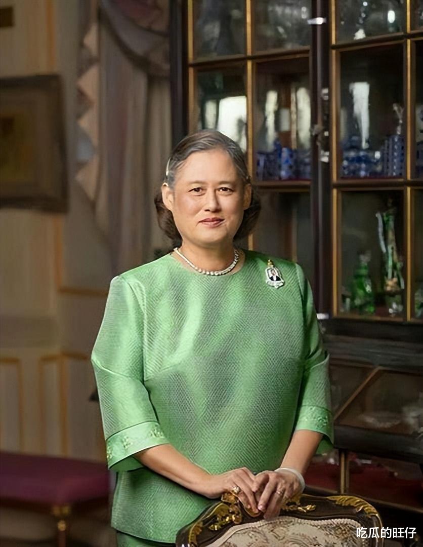 兄妹情深!诗琳通甘当泰王绿叶,为王室操劳大半辈子,67岁不结婚