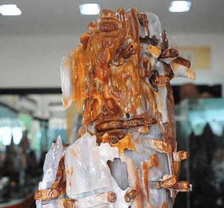 冰种翡翠|玉石里面的虫子是怎样钻进去的？