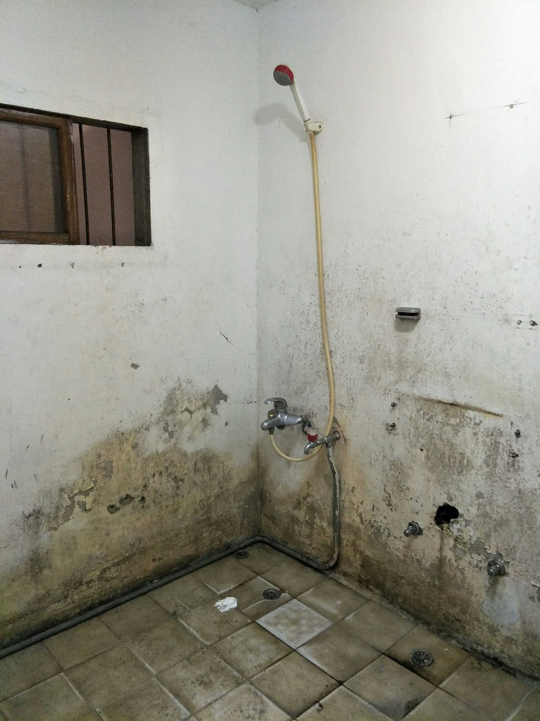 看看老公600块钱租的破房子，又脏又烂，我估计你看了都害怕！