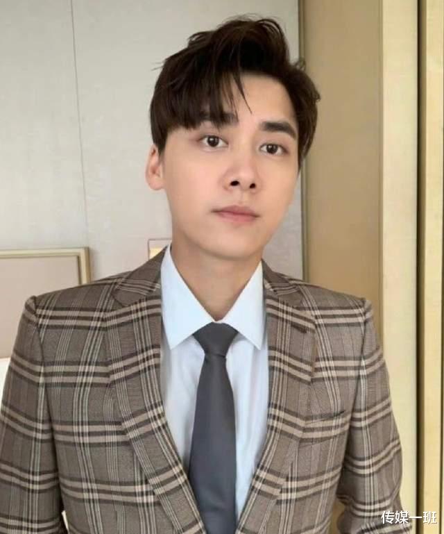 李易峰|疑似与李易峰约会的女网红再爆料,影射多名男星,塌房几个才算完