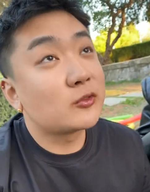 欧阳靖|有钱烧的?李勒优花9000元,给晋妈买过节礼物,崔晋转账6.5W